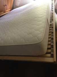 Łóżko 140  x 195 szerokość  i dlugośc z materacem