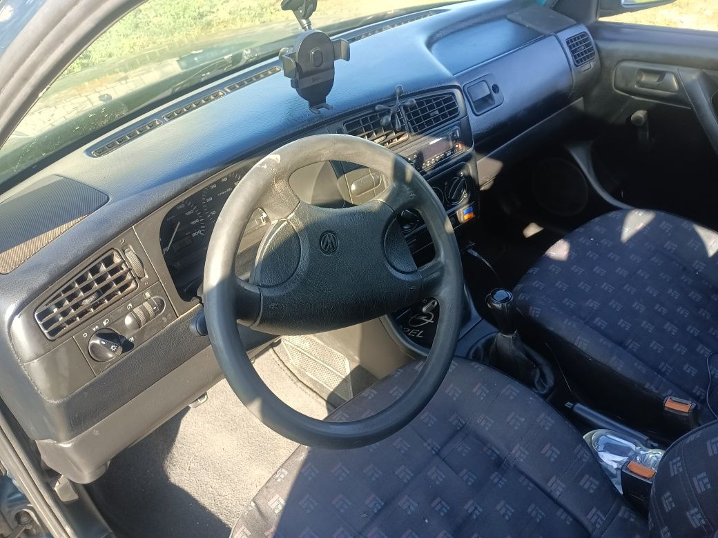 Продам машину Хэтчбек Volkswagen Golf 3