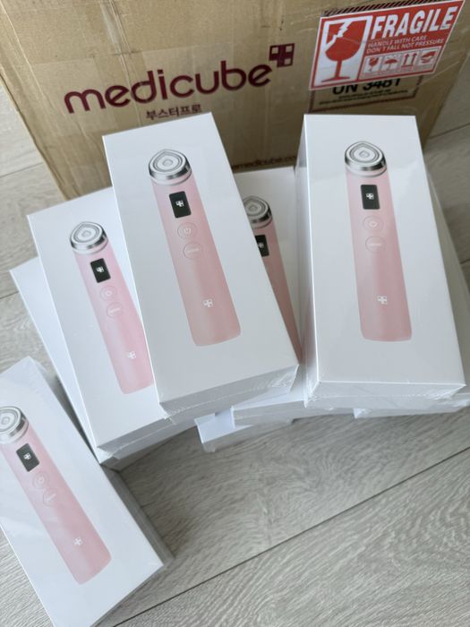 Пристрій для догляду за шкірою 6в1 Medicube Age-R Booster Pro