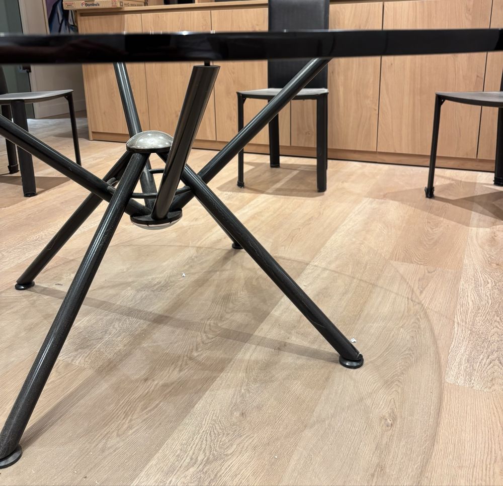 Mesa de jantar com tampo de vidro, 8 lugares