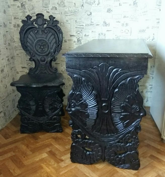 Стол и стул с резьбой в стиле французского ренессанса