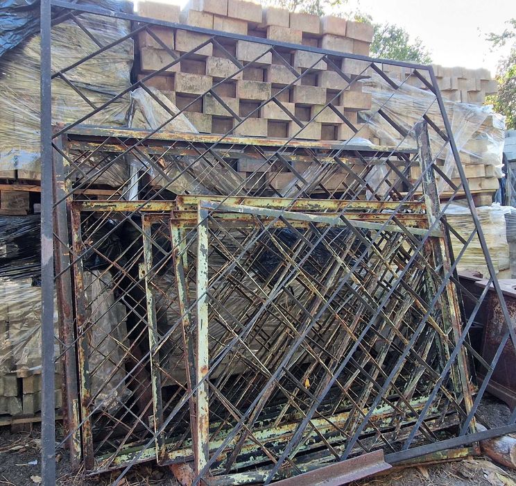 Masywny zestaw krat metalowych, do ogrodzenia - 440 kg