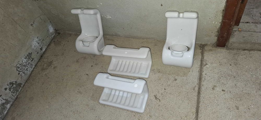 Saboneteiras em louça