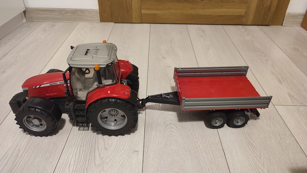 Zabawka Bruder Ciągnik Traktor Massey Ferguson