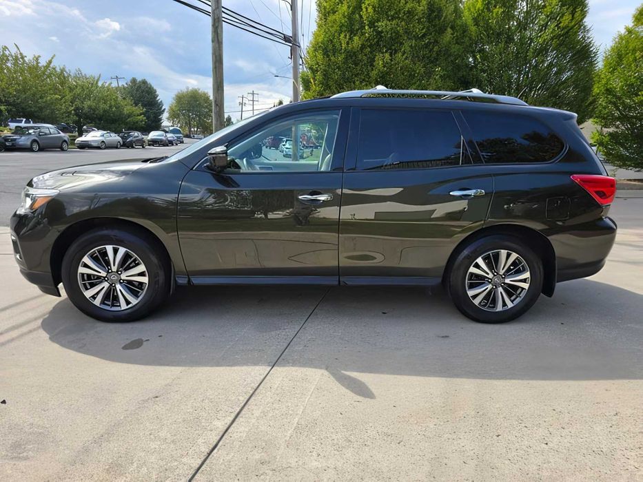 Nissan Pathfinder      2017