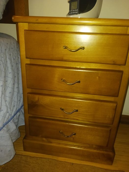 Vendo cama mesa de cabeceira