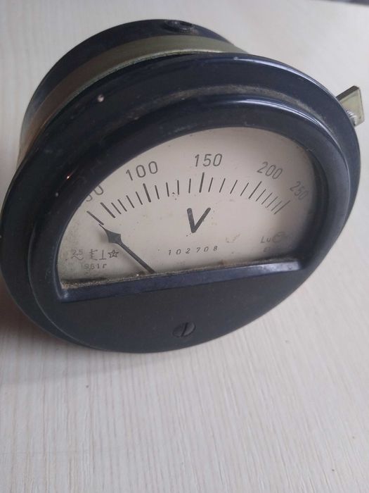 Woltomierz napięcia zmiennego 0 -250V