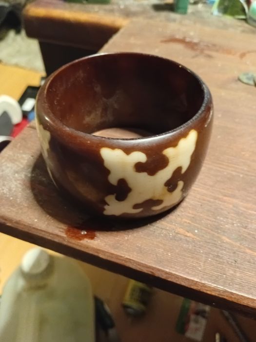 Pulseira com embutidos