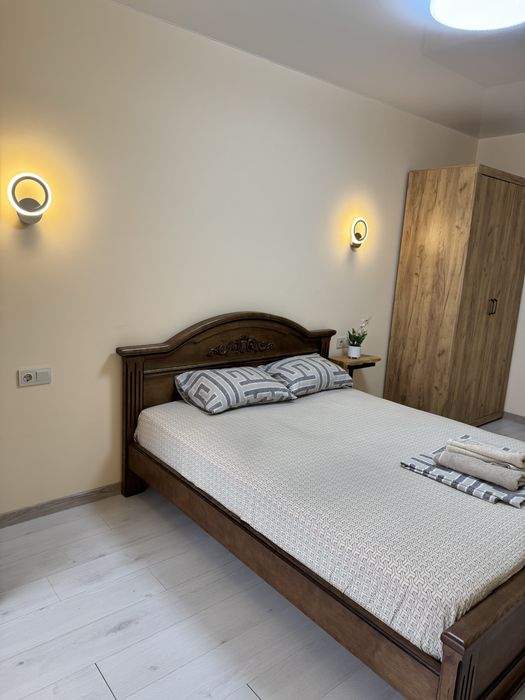 Здам подобово 1 кімнатну квартиру в центр ЖК Резиденція