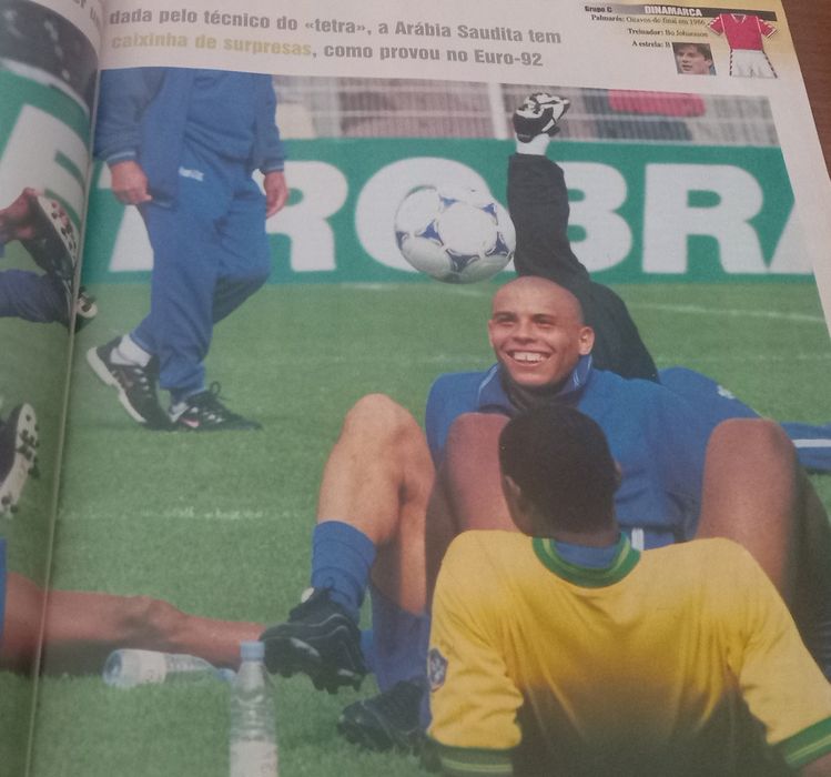 Ronaldo R9 em duas capas e revistas 1998 e 2002