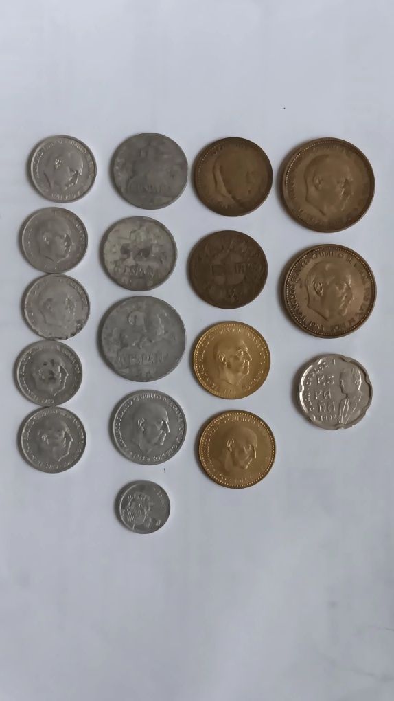 17 moedas de Espanha, diversas.