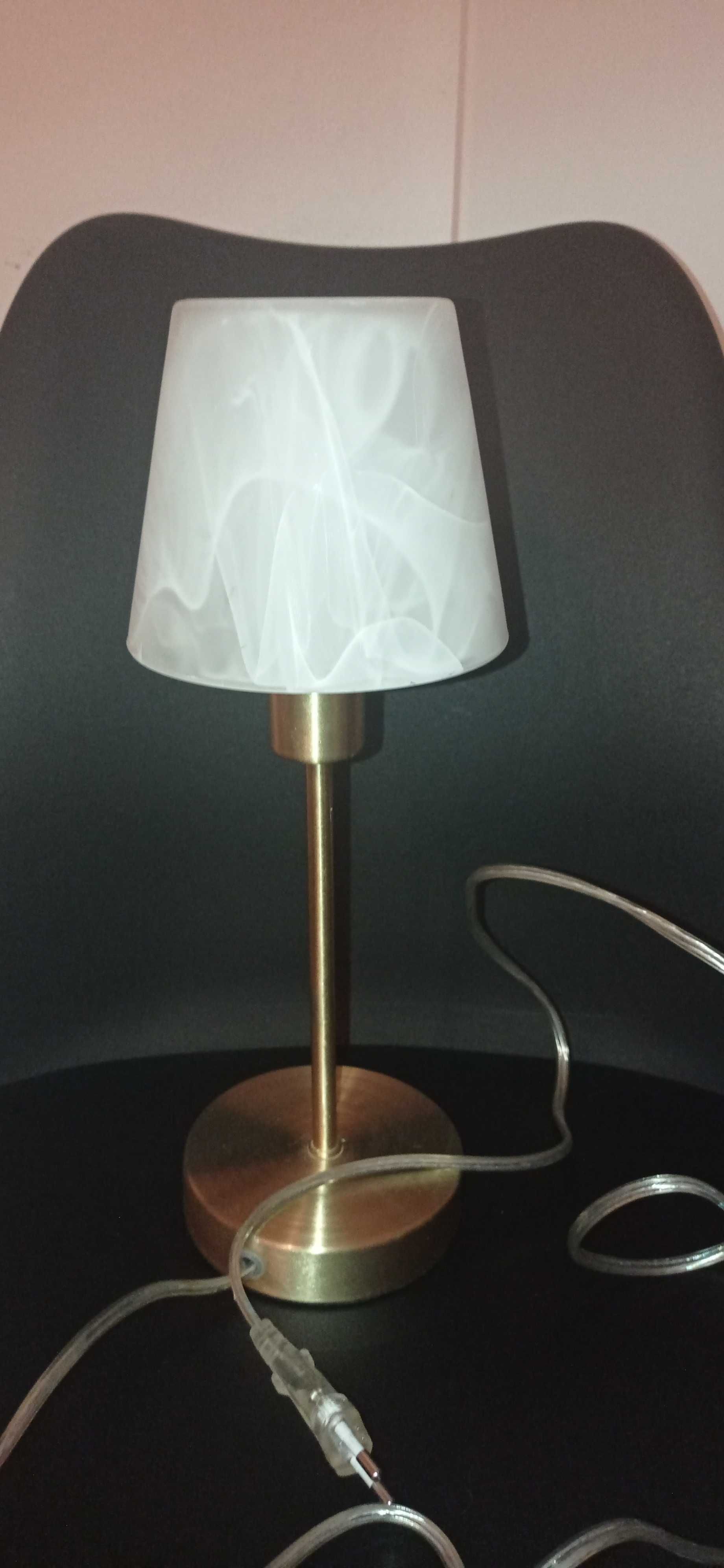 Lampka stołowa dotykowa