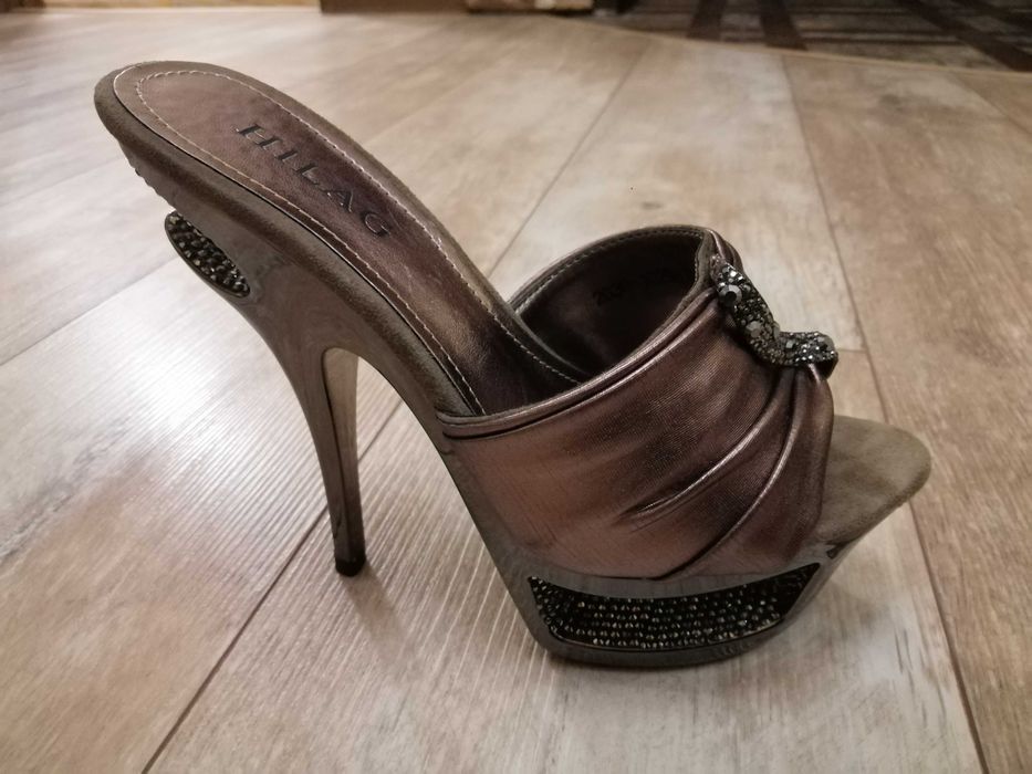 Нові жіночі босоніжки (стрип)