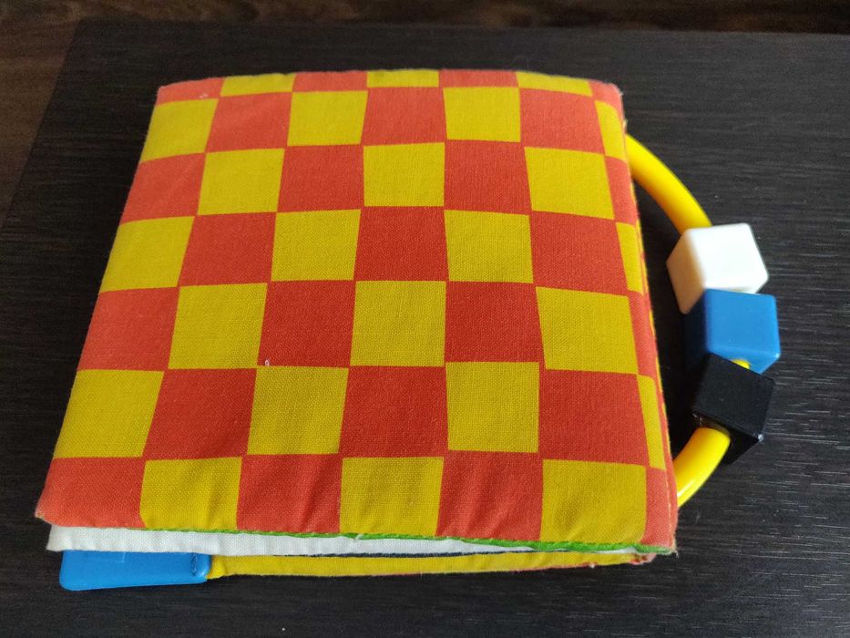 Набор  развивающих, тактильных  игрушек  для  малыша.