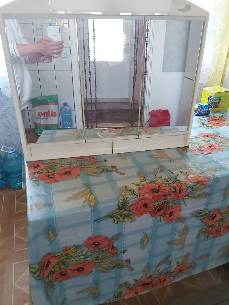 Sprzedam 1 meblosciane i ławy