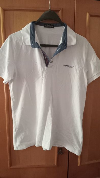 Продам футболку белую