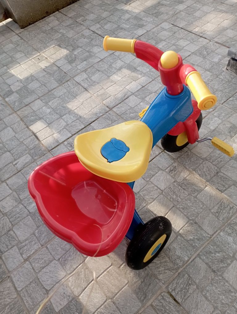 Triciclo para crianças 2, 3 anos em excelente estado