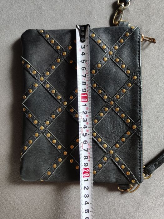 Czarna skórzana torebka