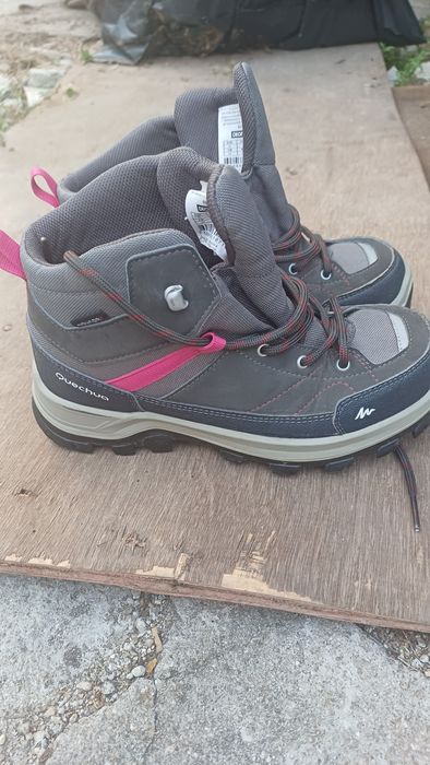 Botas de menina como novas