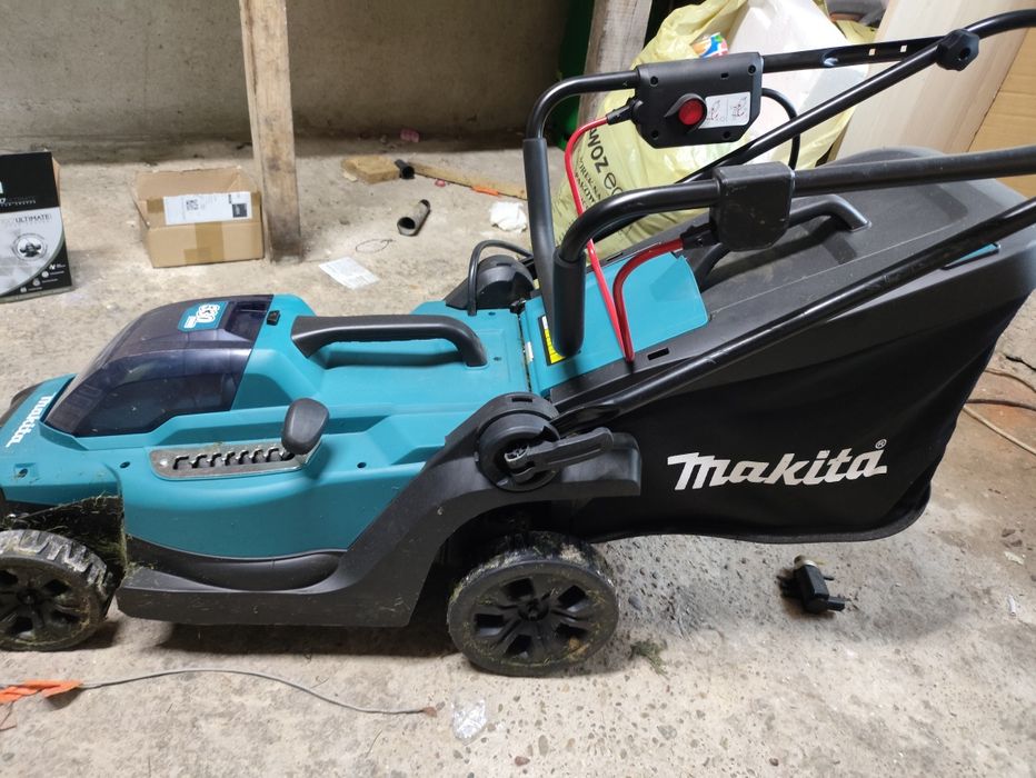 Kosiarka Makita DLM 330