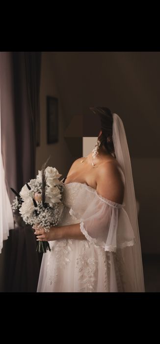 Suknia ślubna z welonem