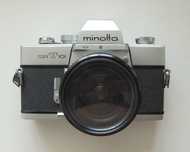 Фото камера Minolta SRT 101 с объективом 28 мм