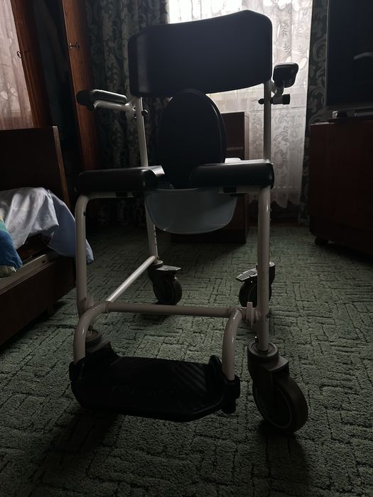 Стілець-туалет для хворих