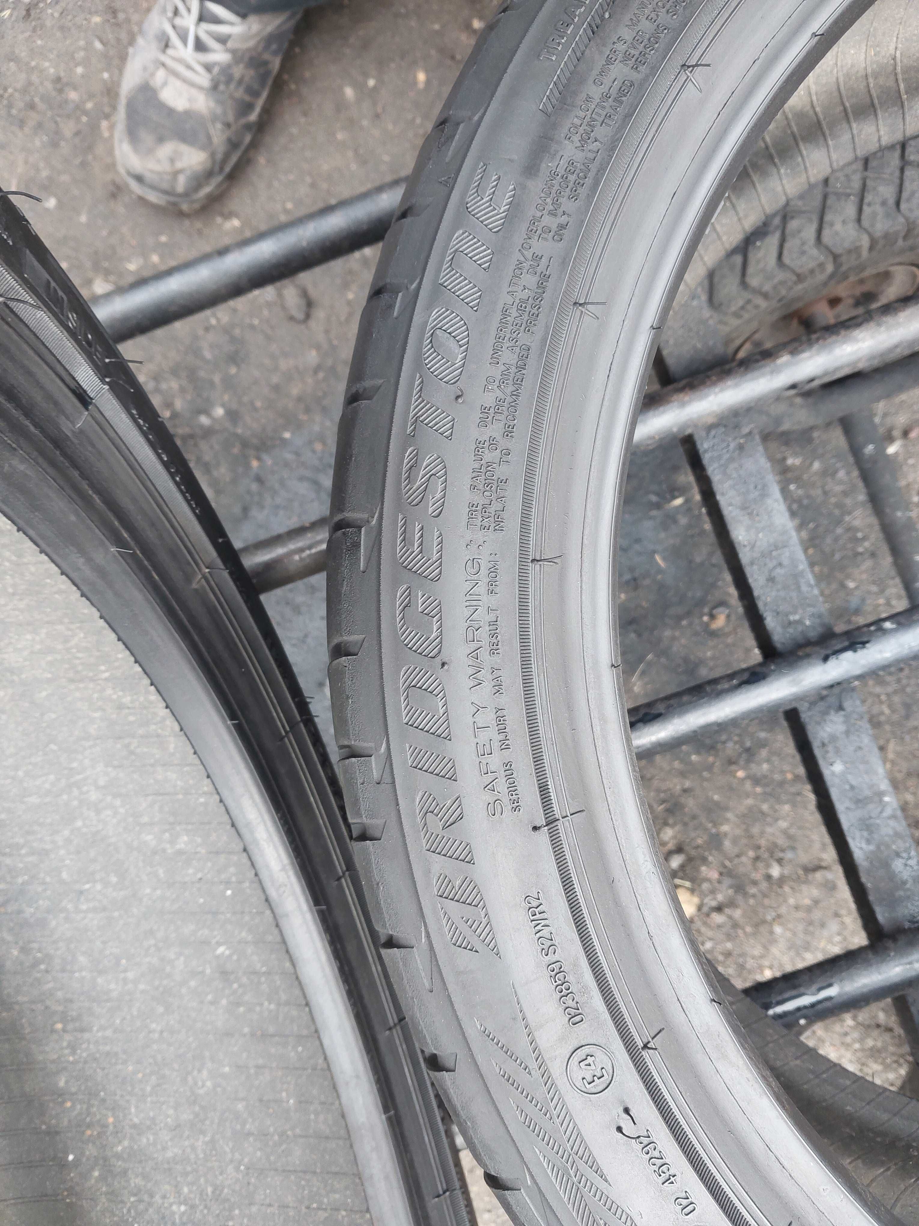 Opony letnie 225.40.18 Bridgestone RSC 7mm Montaż