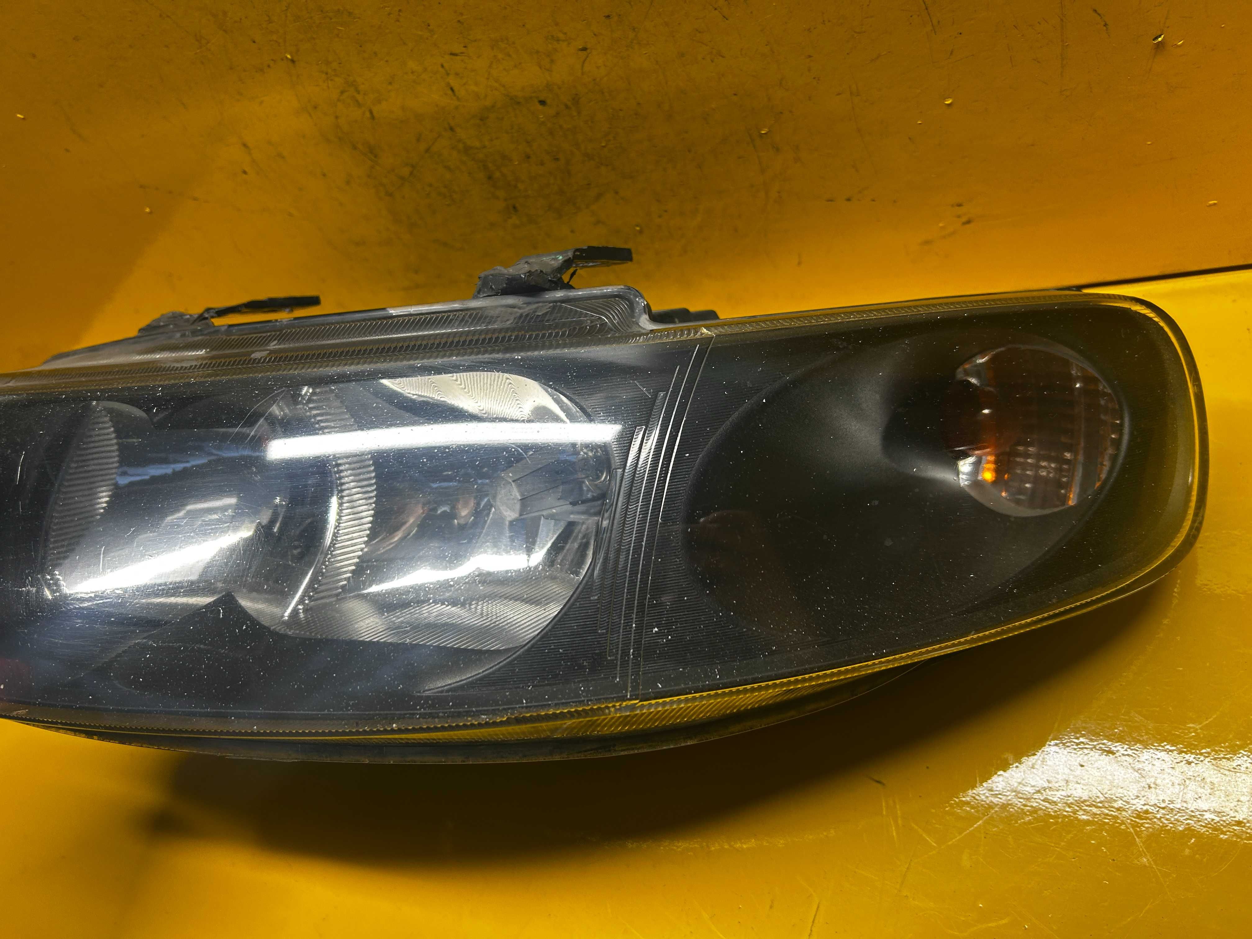 ліва фара Seat Leon Toledo 1999-2005 дефект на фото