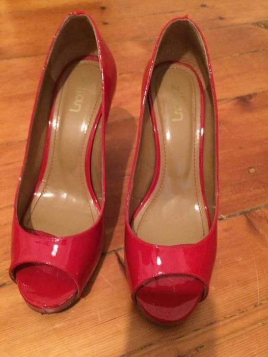 Sapatos encarnados/vermelhos de verniz da Zilian