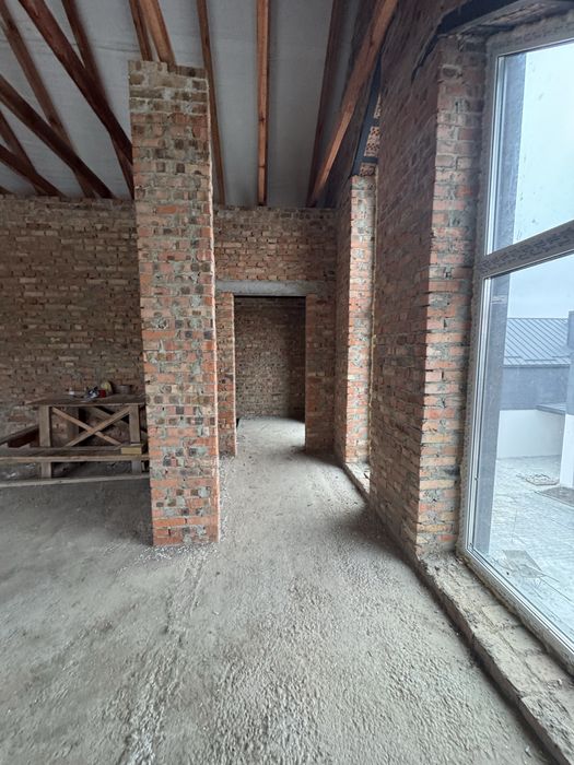 Продаж окремостоячого будинку, котеджу