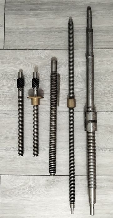 Винты с гайкой для пресса, тисков и т.д.

Lобщ-9