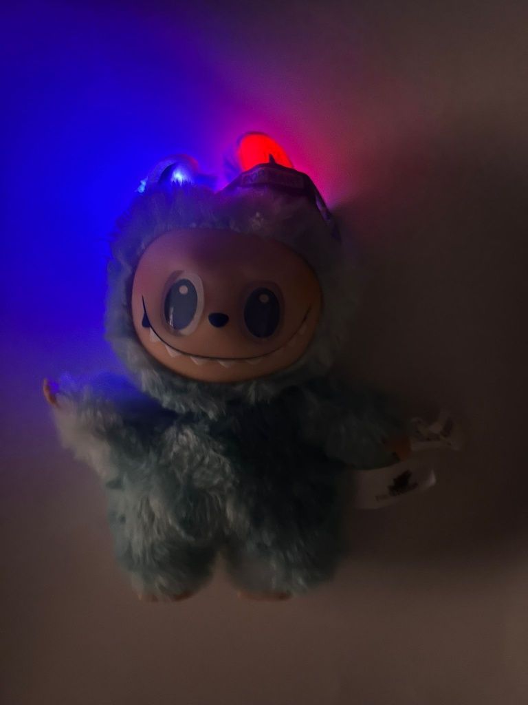 Labubu musical e com luzes