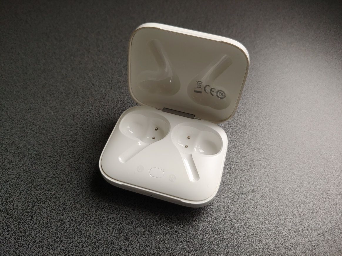 Зарядный кейс Oneplus Buds Pro
