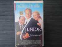 VHS ,,Junior'' Co by tu począć? Arnold Schwarzenegger