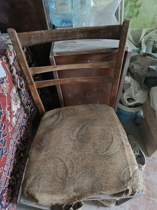 Продам стільці 4 штуки