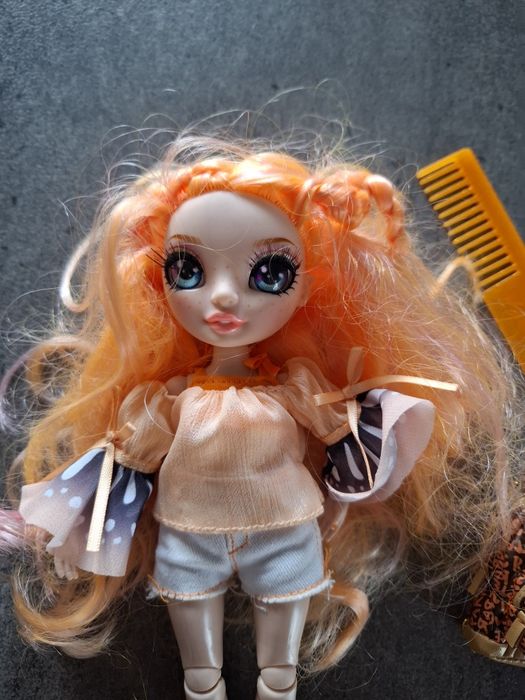 Lalka Rainbow High Junior Poppy Rowan