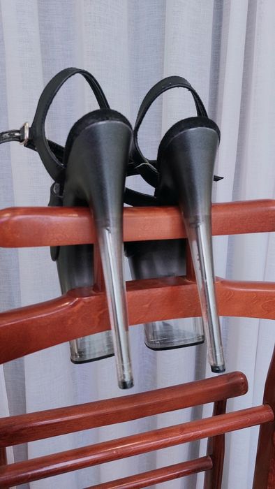 Стрипы б/у Pleaser 3ки размер 6( 36)