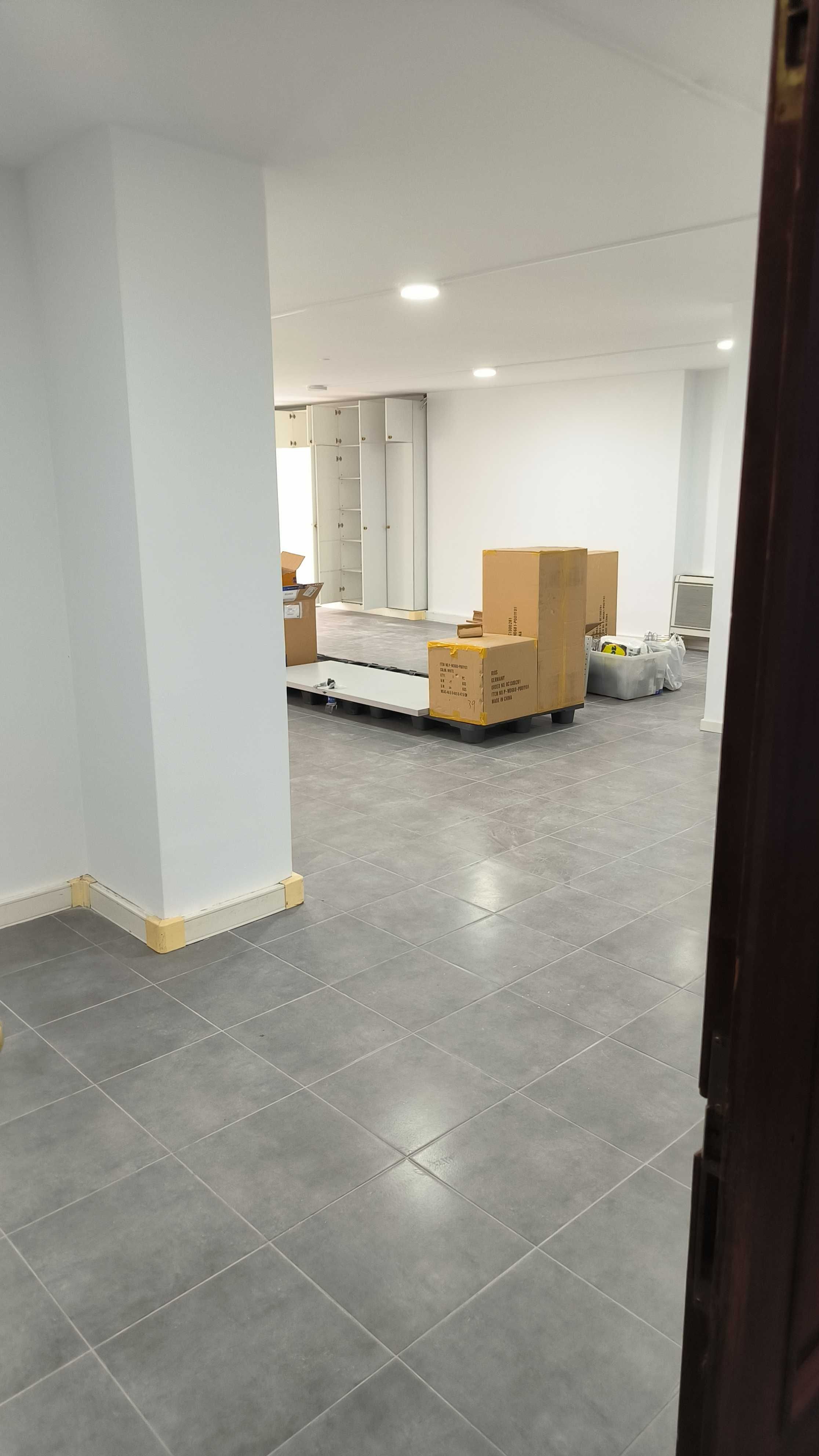 escritório 127m2 / 2 wc´s junto Segurança Social