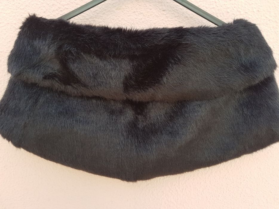 Estola de pelo preta