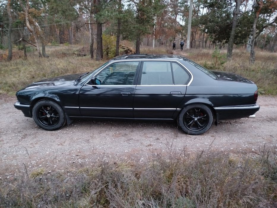 БМВ е32 735i в хорошем состоянии