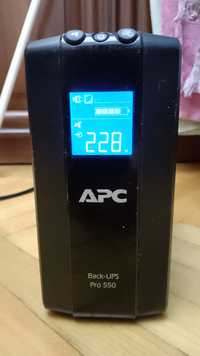 APC Back-UPS Pro 550 с функцией энергосбережения.