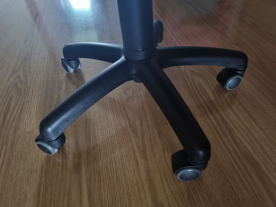 Fotel obrotowy dla dziewczynki