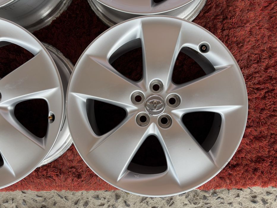 Original Toyota Prius Avensis R17 5x100