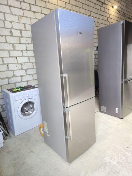 Холодильник Bosch KGE36AI30