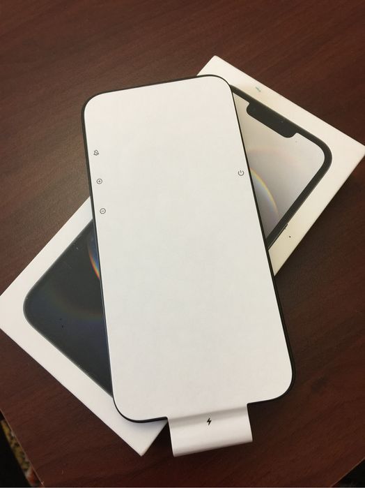 Продам iphone 16e, 128gb