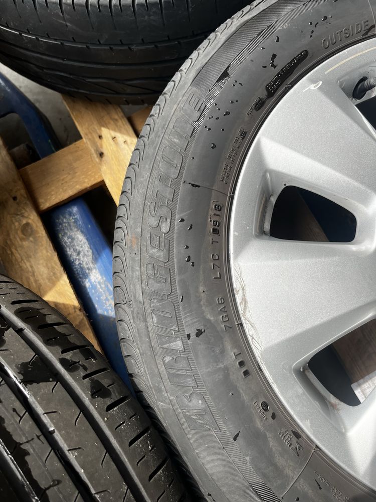 Jantes Originais Audi 16 com pneus.