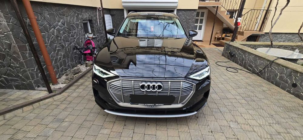 продж авто Audi e-tron