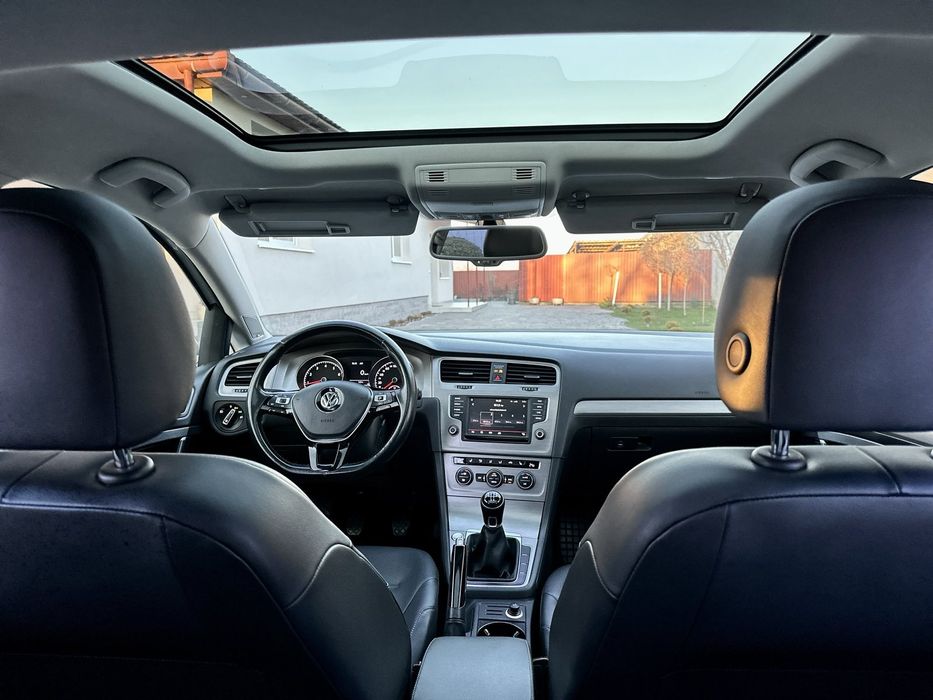 Volkswagen  Golf  2015 року.