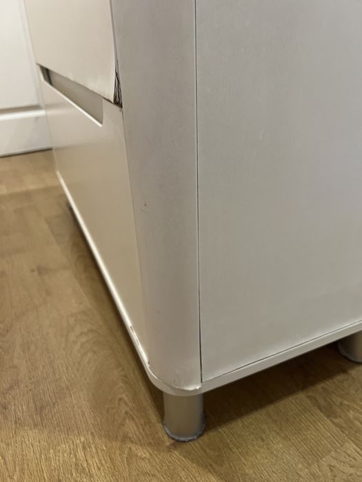 Умывальник с тумбой + смеситель (кран)